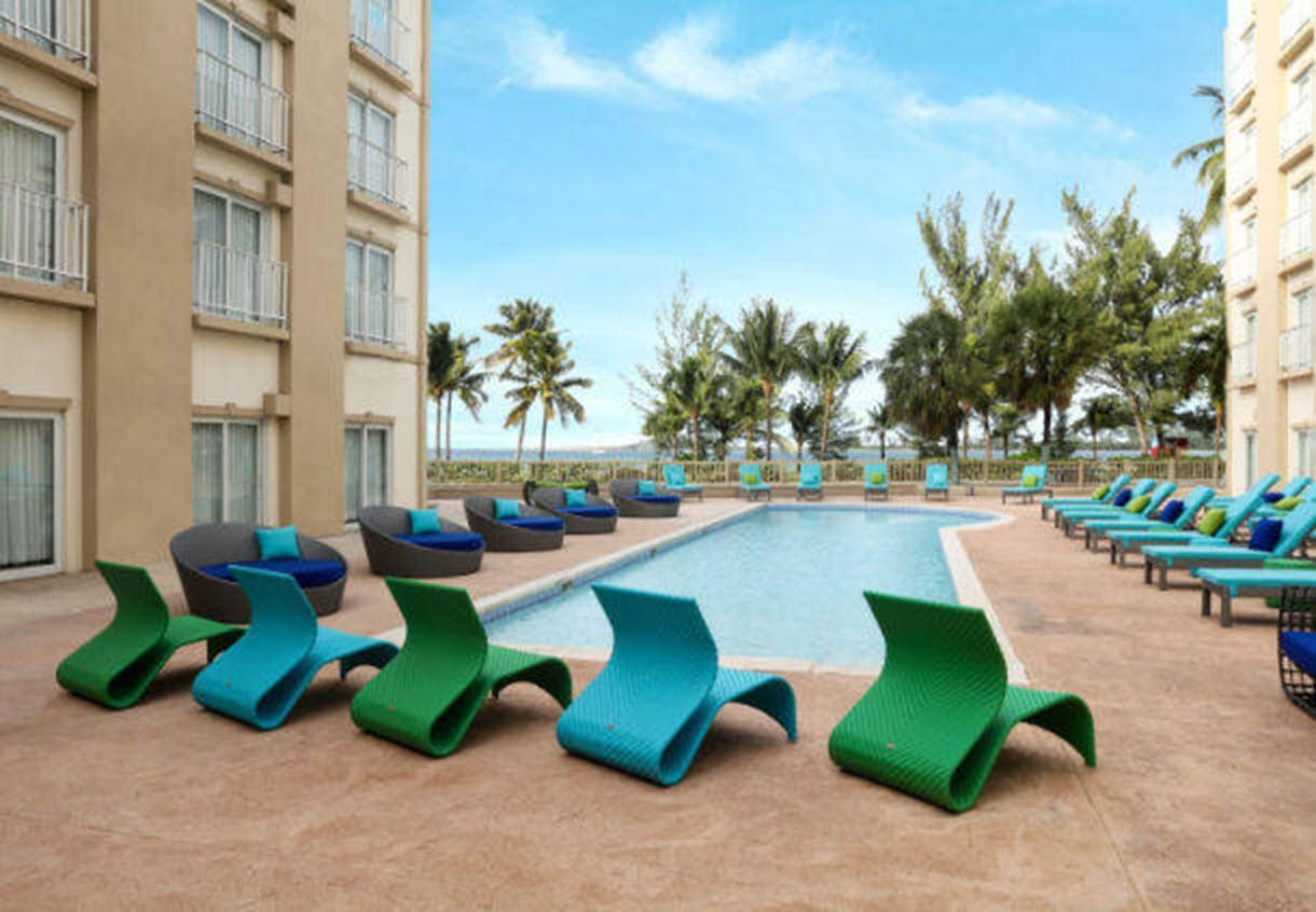 Courtyard By Marriott Nassau Downtown/Junkanoo Beach Buitenkant foto