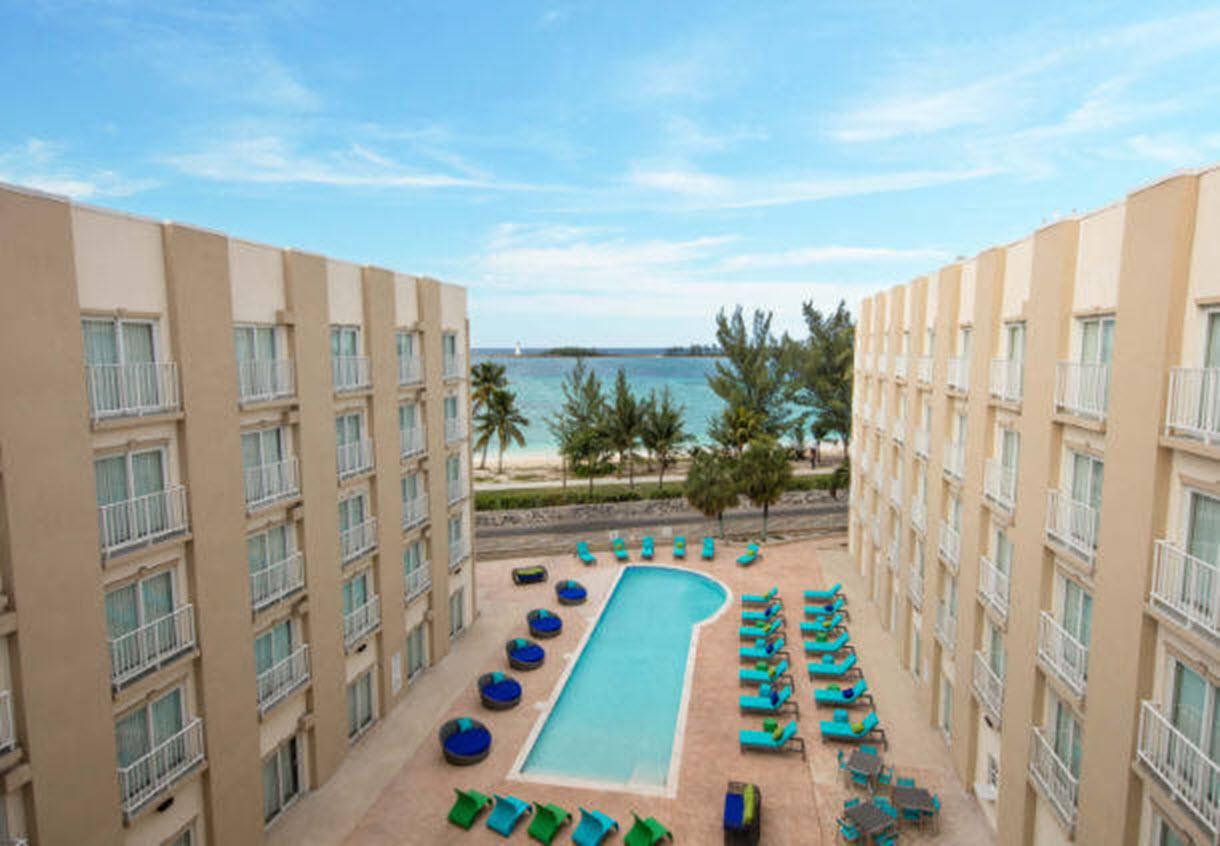 Courtyard By Marriott Nassau Downtown/Junkanoo Beach Buitenkant foto