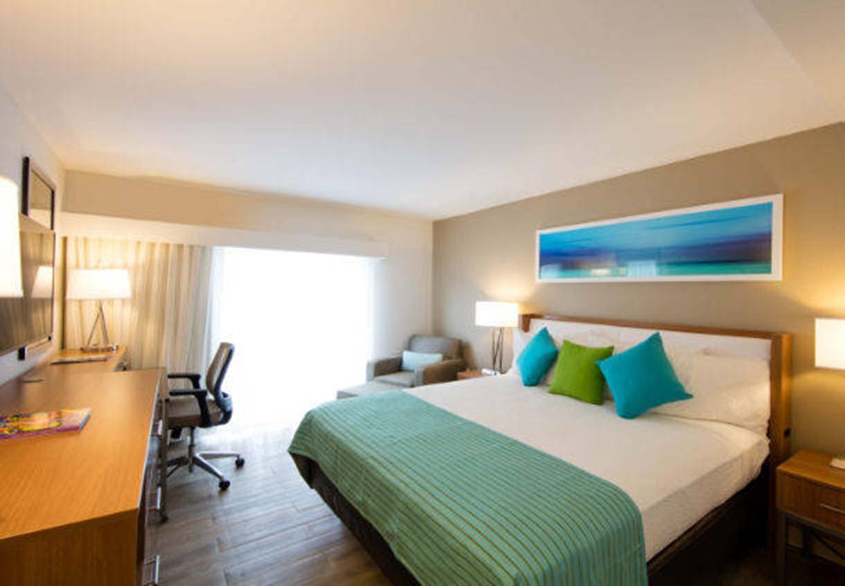 Courtyard By Marriott Nassau Downtown/Junkanoo Beach Buitenkant foto