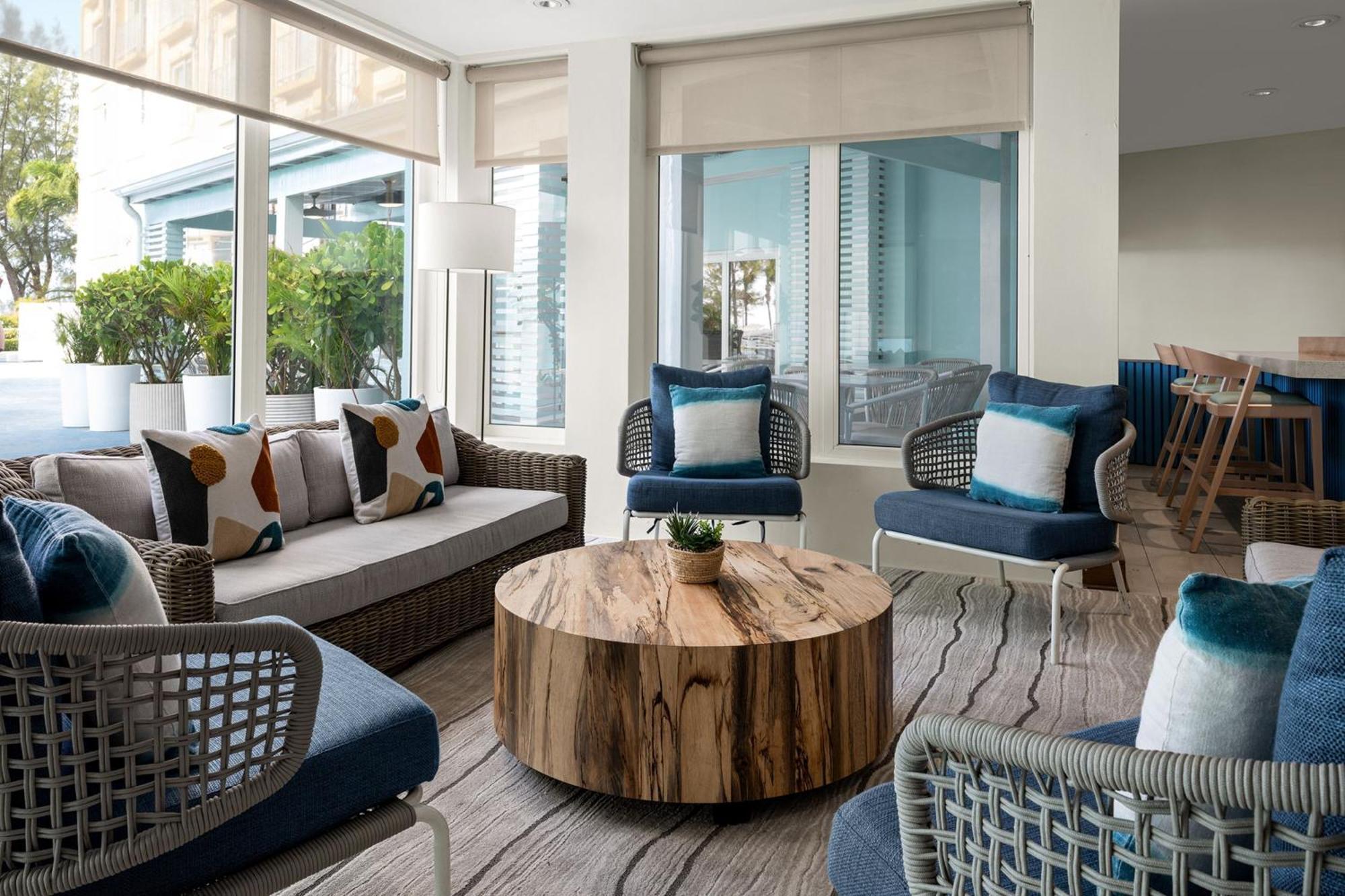 Courtyard By Marriott Nassau Downtown/Junkanoo Beach Buitenkant foto