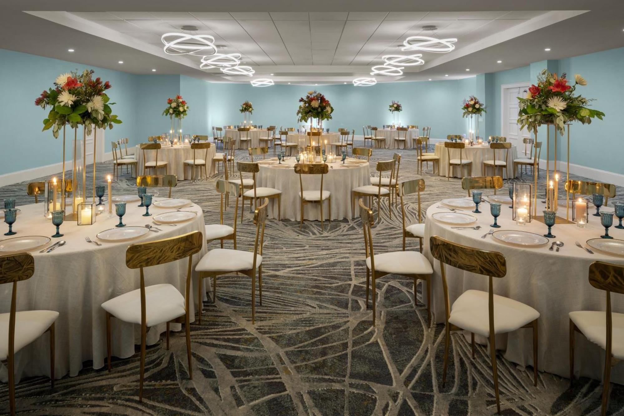 Courtyard By Marriott Nassau Downtown/Junkanoo Beach Buitenkant foto