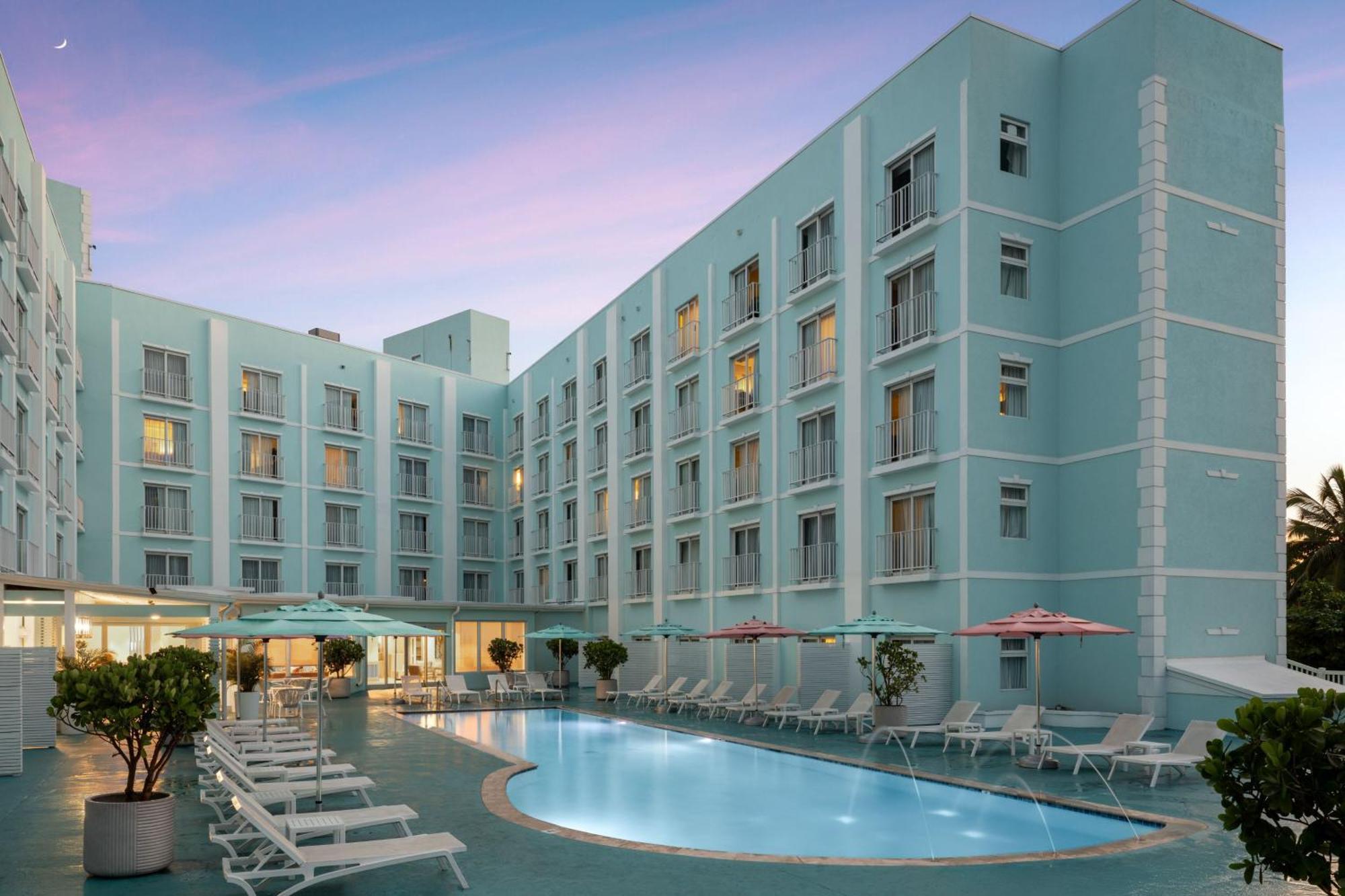 Courtyard By Marriott Nassau Downtown/Junkanoo Beach Buitenkant foto