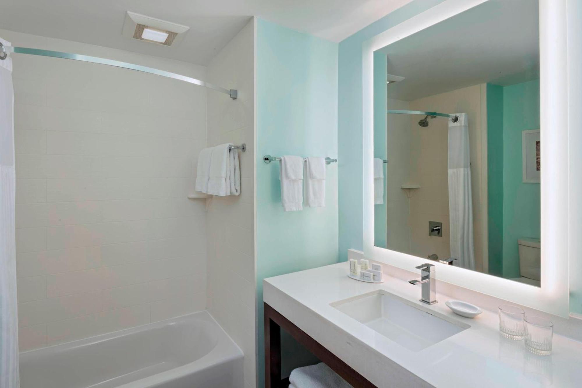 Courtyard By Marriott Nassau Downtown/Junkanoo Beach Buitenkant foto
