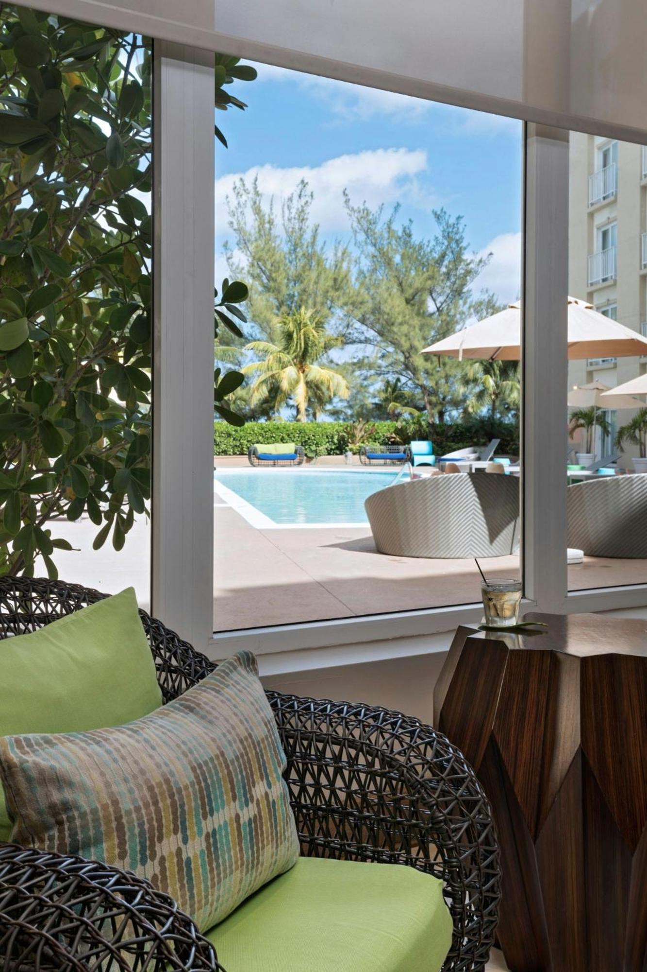 Courtyard By Marriott Nassau Downtown/Junkanoo Beach Buitenkant foto